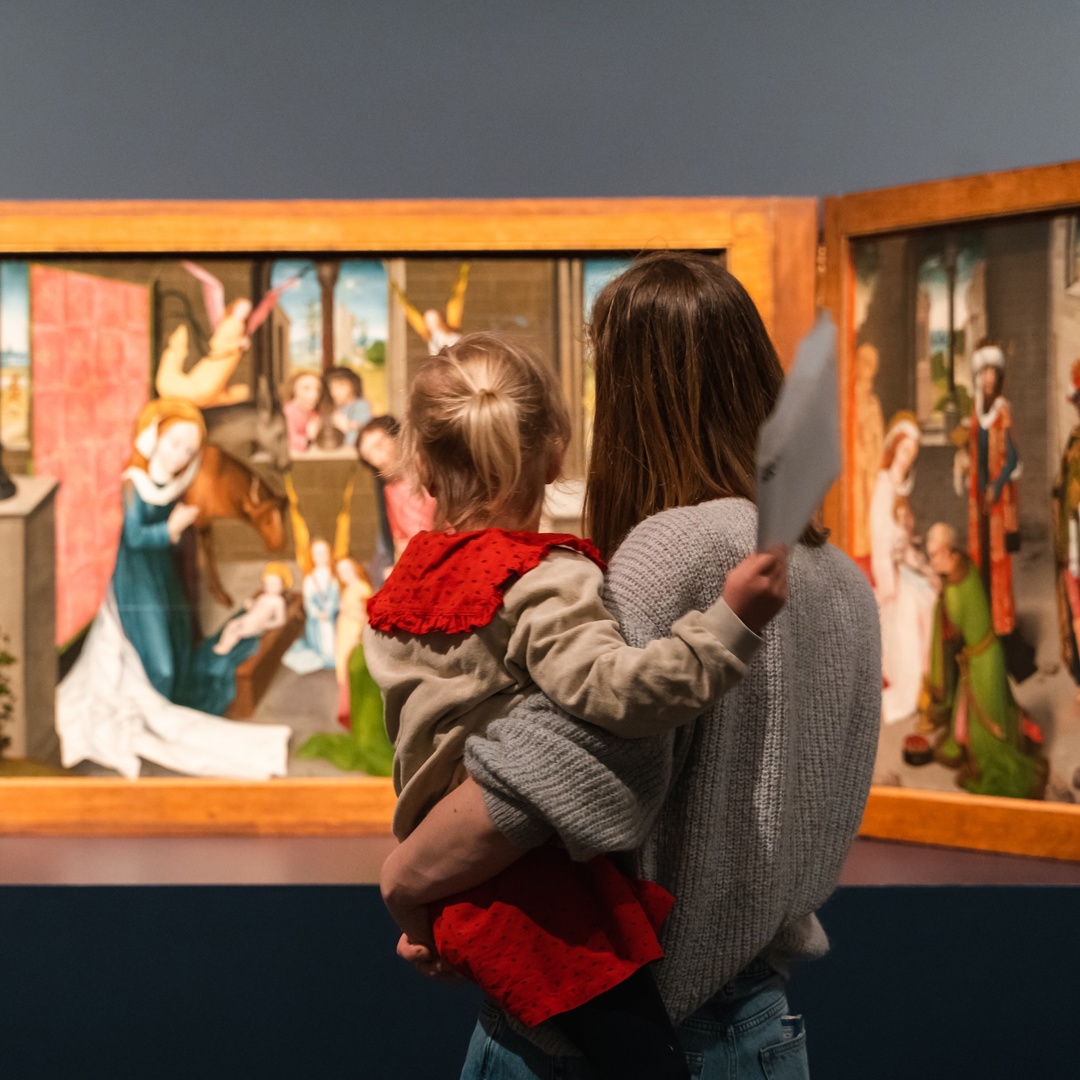 Mama met kind op haar arm bezoekt dit najaar verschillende tentoonstellingen 